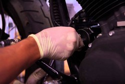 Можно ли заливать автомасло в двигатель мотоцикла?